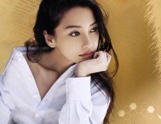 猜谜语题目:王昭君仰首看斜月,云天吊亡魂《打一个字》