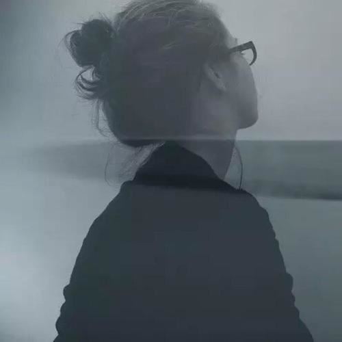 多毛姑娘何所忧 《打一成语》