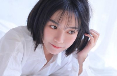 直起腰板重上岗 《打一成语》