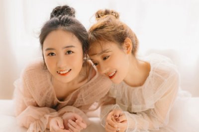 患难之友不可少 《打一成语》