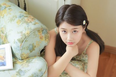 头戴红缨帽_身穿绿战袍_说话音清脆_时时呱呱叫《打一动物》