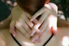 手本名帖来叠叠 《打一成语》
