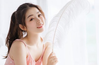 "花褪残红青杏小" 《国名二》