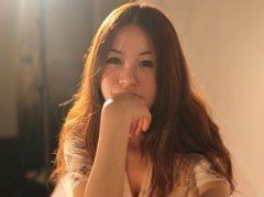勤恳服务心里红,待人接物暖烘烘,天热外面去度夏,天冷屋里来过冬《打一个物品》