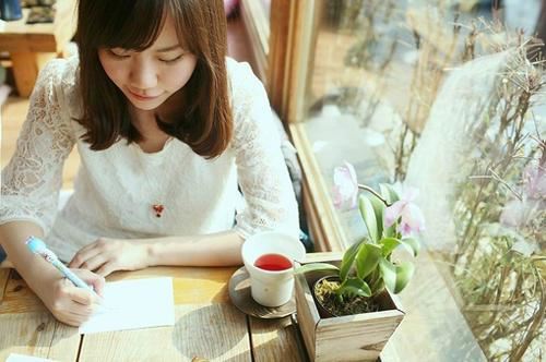 剃头·粉底格《猜一数学词语》