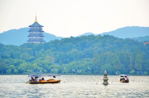 诗非易作须勤读 《打一成语》