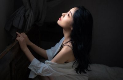只能发外加工 《打一成语》