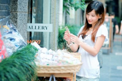 红嘴绿鹦哥_吃了营养多《猜一植物》