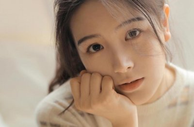 箱底露出一半制服 《打一节气》