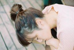 村后地头要栽竹　《猜12笔字》