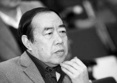 泪眼儿更显娇媚 《打一成语》