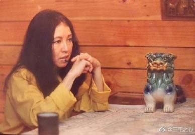方桌子太大 《打一成语》