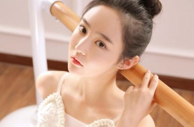 听你唱歌,一声不响,学你唱腔,一模一样《打一个生活物品》