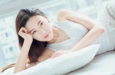 杜鹃花开杜鹃啼 《打一成语》
