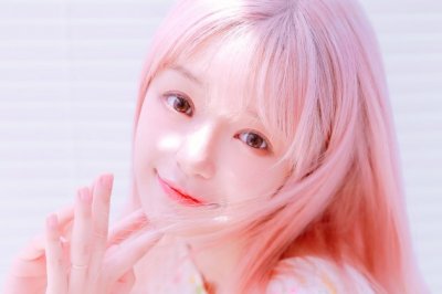 三鱼卧钩起新声-《打一字》