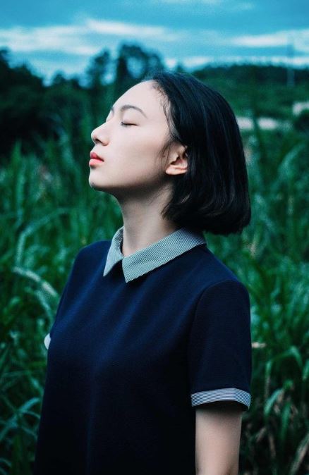 纵有千年铁门槛_终须一个土馒头 《打一成语》