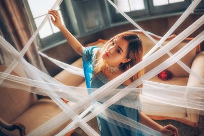 猜谜语题目:小丑的装束《打一个商品名》