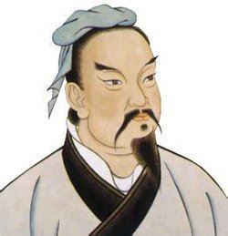 脚踢北海卧沙龙 《打一成语》