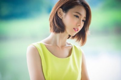 肩挑担子坐台中,待人接物出以公,偏心事情不会做,大家夸它最公平《打一个物品》