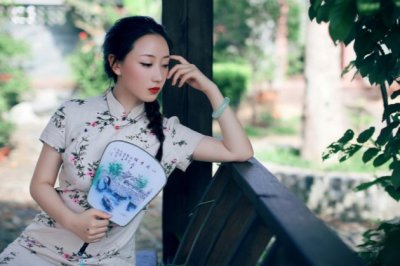 刮民脂膏媚权贵《猜一数学词语》