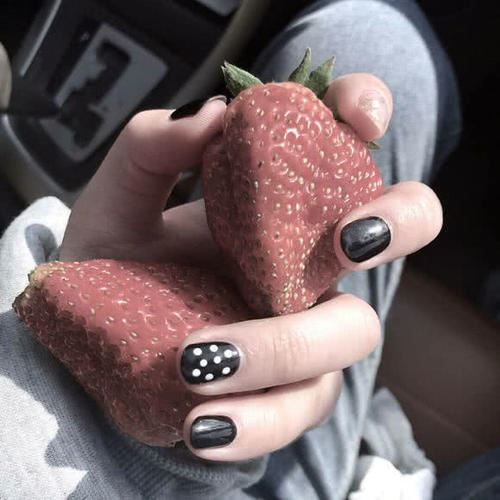 丢了出门证 《打一成语》