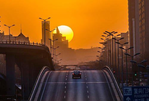 半池疏雨荡红荷 《化妆品》