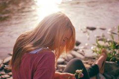 个儿高又大_脖子似吊塔-和气又善良_从来不打架《猜一动物》