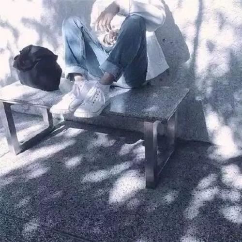 姐妹两个一般大,收拾打扮随姑嫁,擦了多少油和粉,听了多少私房话《打一个物品》