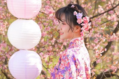 红娘传书探张珙 《打一成语》