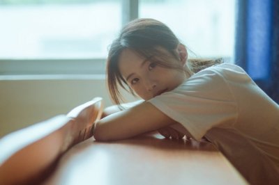 脍下楼袼 《打一成语》