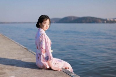 化学性能稳定 《打一成语》