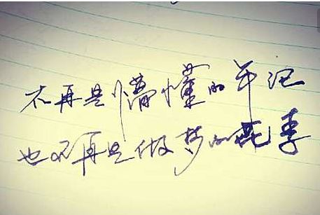 有一位老奶奶在看报_一只蚊子正想要叮她_老奶奶手和脚都没动_为什么蚊子会突