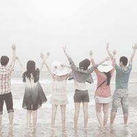 猜谜语题目:平等待客《打一个文学名词》