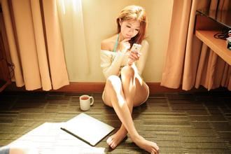 “炎炎红镜东方开” 《方位字》