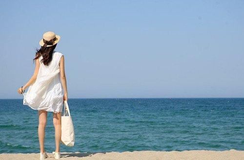 一口咬住多半截《猜一字》