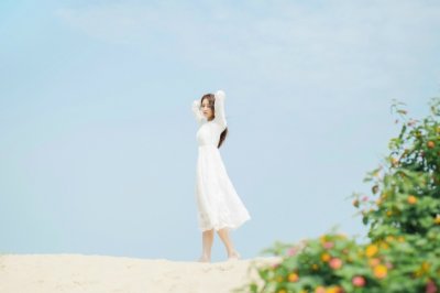 各式时装招客来 《打一成语》