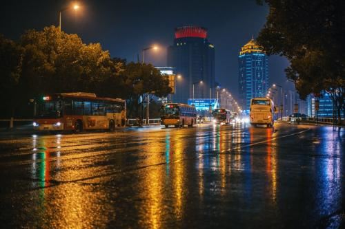 三方携手斩枭头　《猜多笔字》