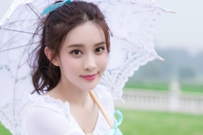 独自蒙蒙细雨中 《打一成语》