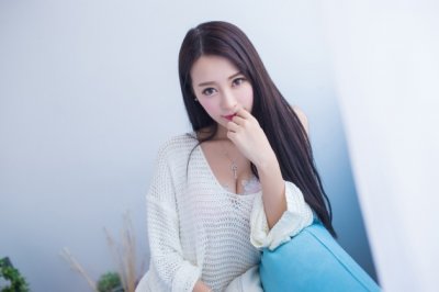 鲤鱼精拔鳞变人形 《打一成语》