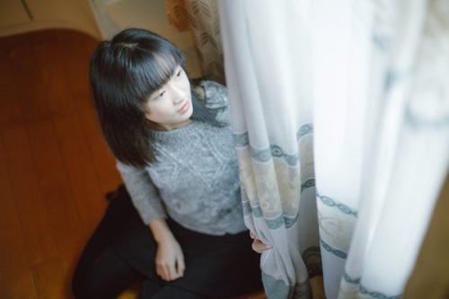 饭间女儿不说话 《打一成语》