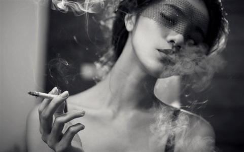 东西南北汇合中 《打一成语》