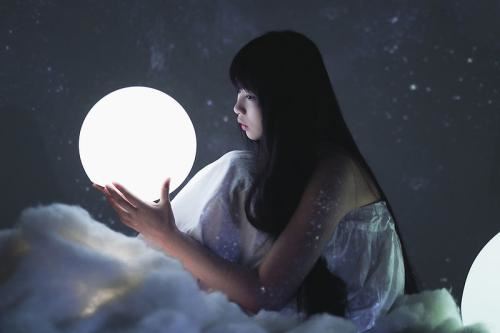 非鼠年生人 《打一成语》