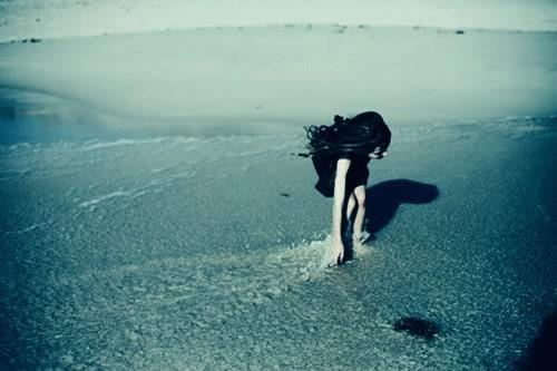 左有十八,右有十八,二四得八,一八得八《猜一字谜》