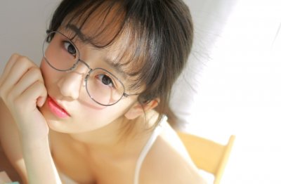 弯下腰身避南侠　掉头格《猜三字新词语》